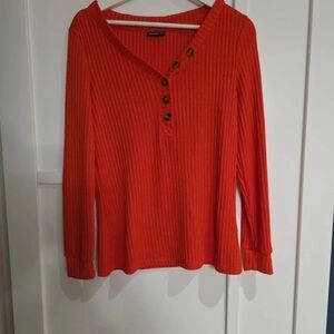 Lulu's Ribbed Long-Sleeve Henley Top in Orange